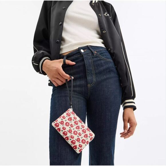 Coach Corner Zip Wristlet With Floral Print In Canvas/Silver/Chalk Multi CBP21 - Picture 5 of 6